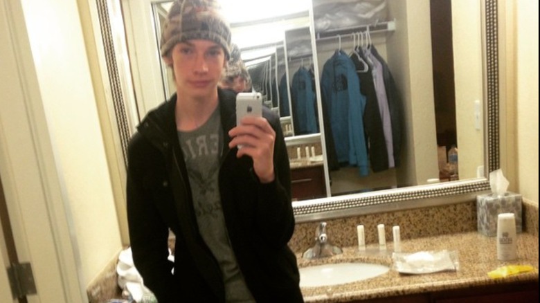 Jacob Lofland takes a bathroom selfie