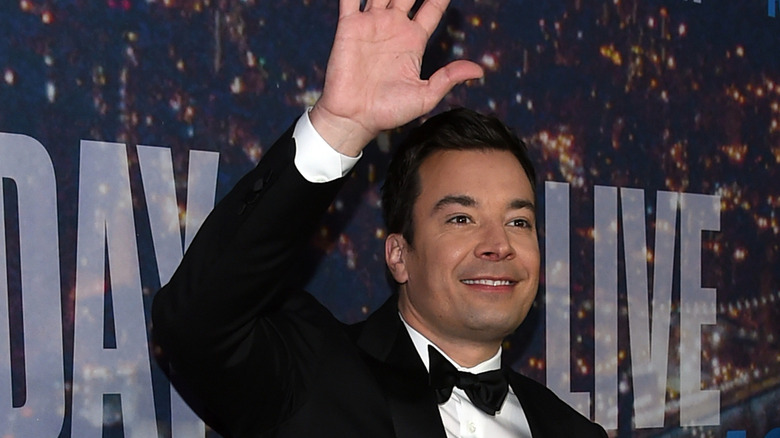 Jimmy Fallon waving