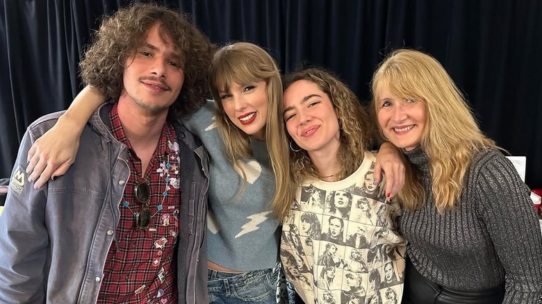 Ellery Harper, Taylor Swift, Jaya Harper, and Laura Dern smiling together.