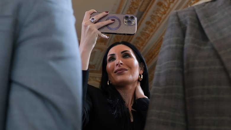 Laura Loomer attends a ceremony at Mar-A-Lago in Palm Beach, FL (2025)