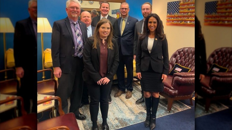 Lauren Boebert poses with the Colorado Association of Wheat Growers (2025)