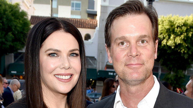 Lauren Graham and Peter Krause smiling