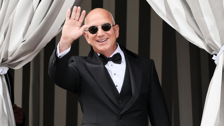 Jeff Bezos waving