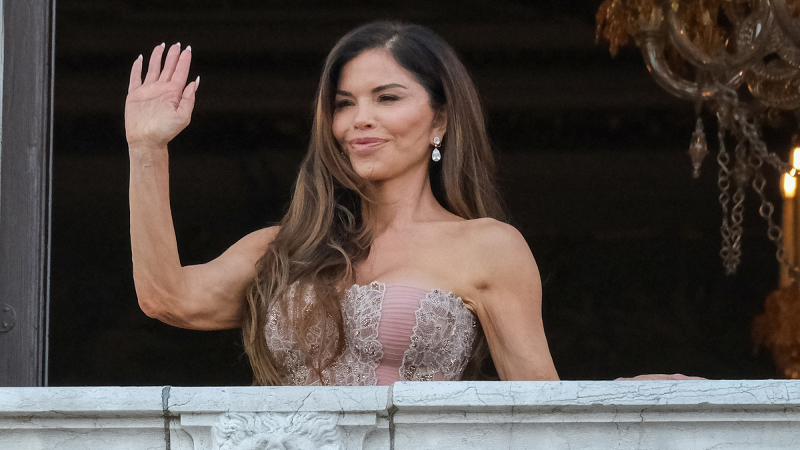Lauren Sanchez & Jeff Bezos' Post-Wedding Pajama Party Was A Fashion Nightmare