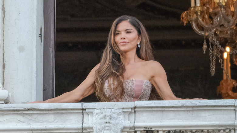Lauren Sanchez smiling on balcony