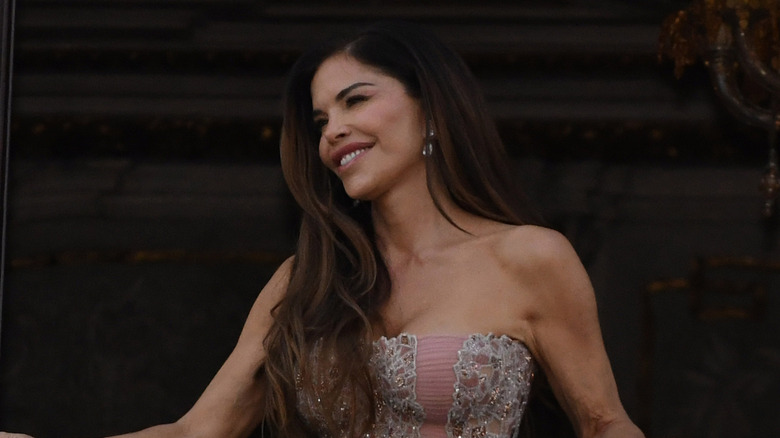 Lauren Sánchez Bezos smiling on a balcony