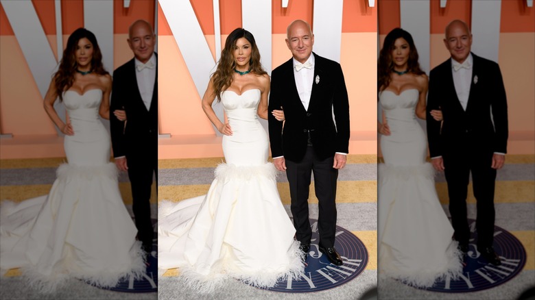 Lauren Sánchez and Jeff Bezos posing for photos at the Vanity Fair Oscar party