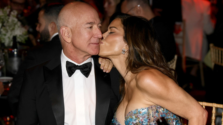 Lauren Sánchez kissing a tuxedoed Jeff Bezos on the cheek