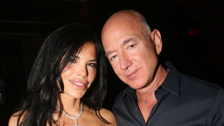 Lauren Sánchez and Jeff Bezos pose together