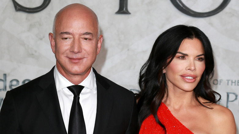 Jeff Bezos nd Lauren Sanchez Bezos smiling