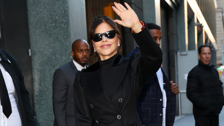 Lauren Sanchez waving