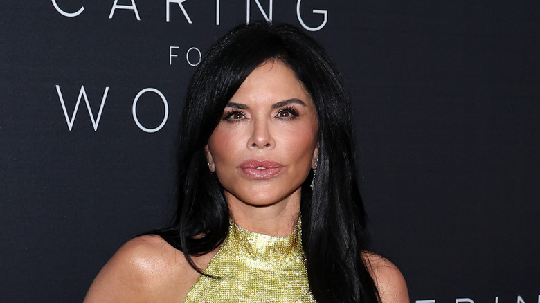 Lauren Sánchez posing at an event