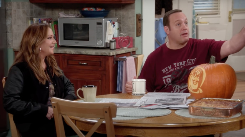 Leah Remini and Kevin James in a scene