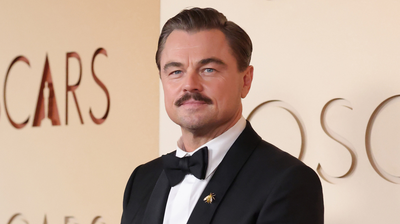 オスカー授賞式でのレオナルド・ディカプリオの顔の変化には誰もが疑問を抱いている