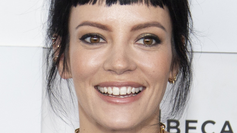 Lily Allen smiling at event 