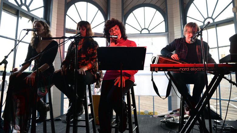 Linda Perhacs performing with other musicians