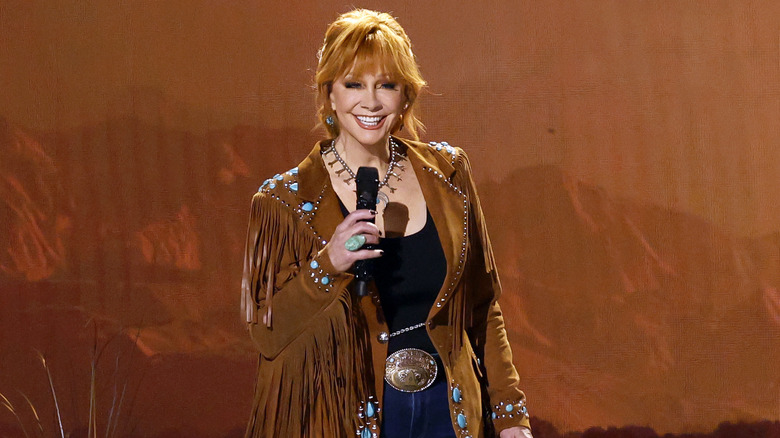 Reba McEntire singing