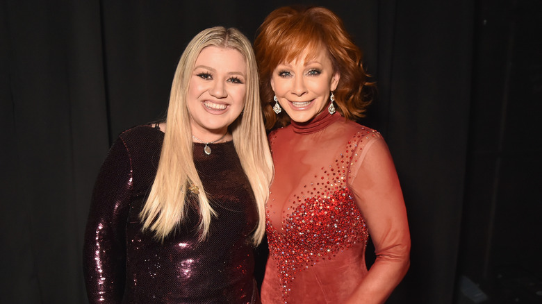 Reba McEntire and Kelly Clarkson smiling