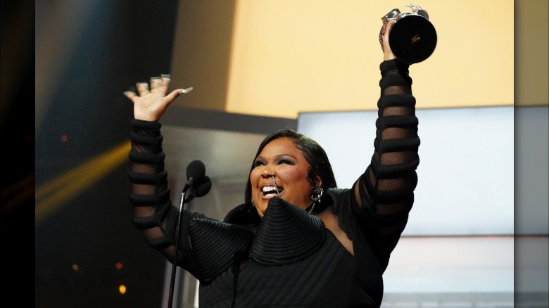 Lizzo winning at the 2022 VMAs
