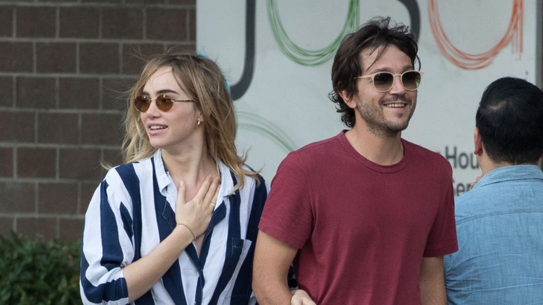 Suki Waterhouse Diego Luna walking arm-in-arm