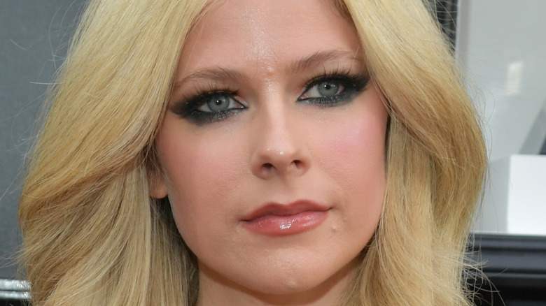 Avril Lavigne en los Grammy 2022