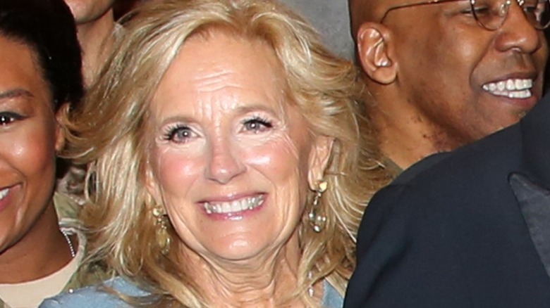 Jill Biden poses backstage on opening night of "Othello" at the Barrymore Theatre in New York City, NY (2025)