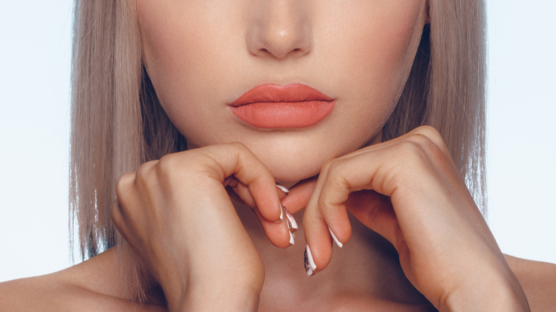 plump lips, a makeup trend this past decade