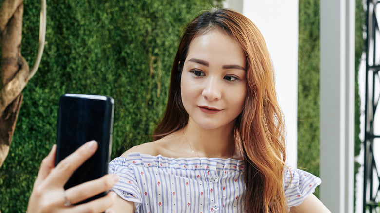 Brown lipstick, a makeup trend this past decade