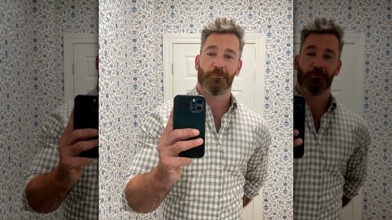 Kenny Brain mirror selfie