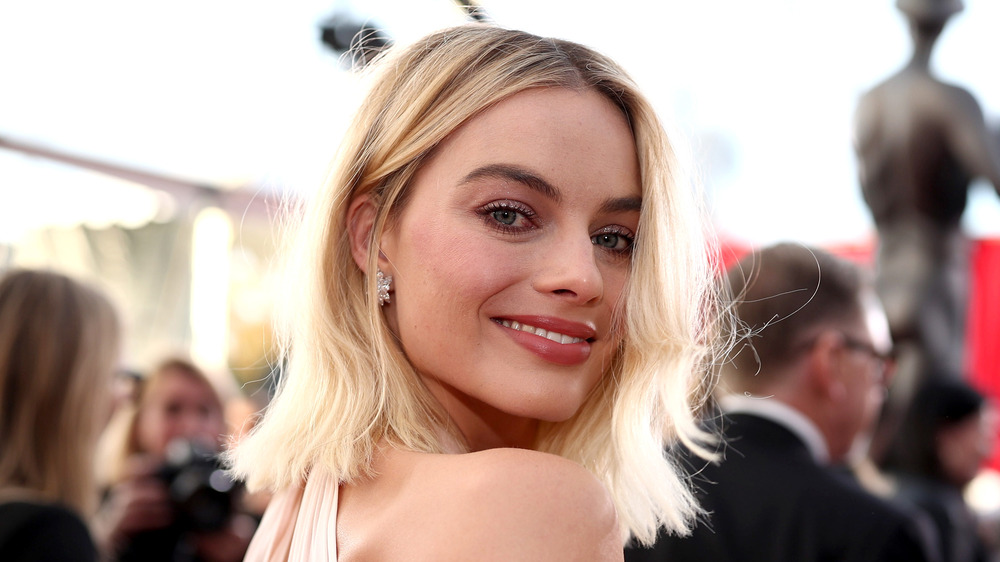 Margot Robbie looks over her shoulder