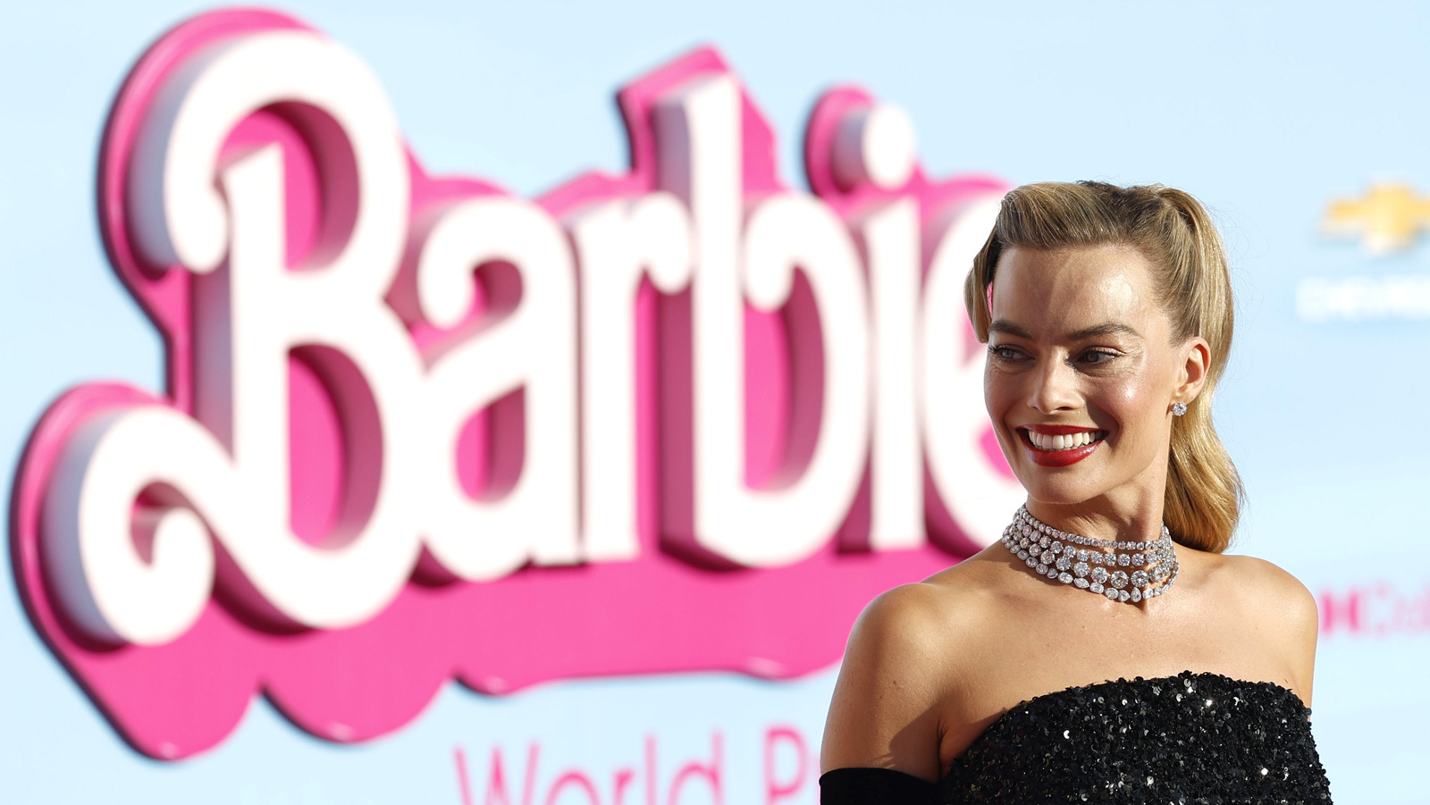 All Margot Robbie's Iconic Looks From Barbie's Press Tour – Larizia