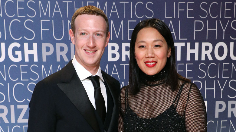 Mark Zuckerberg and wife Priscilla Chan posing together