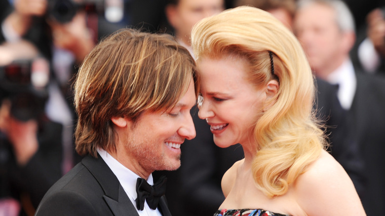 Nicole Kidman and Keith Urban snuggling on the red carpet