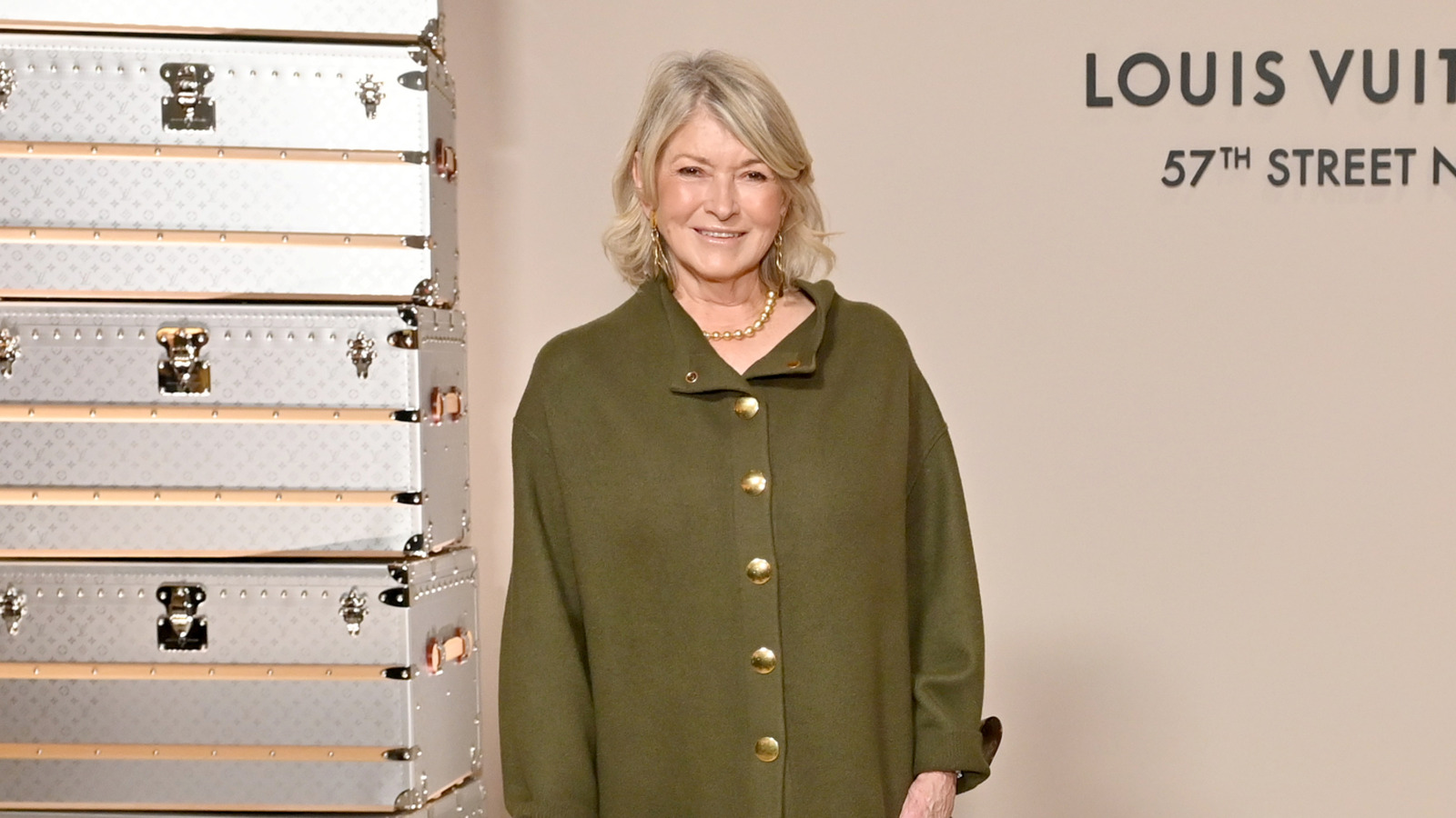 <a href="https://www.thelist.com/1724991/martha-stewart-scandals-we-cant-forget-about/" target="_blank">Martha Stewart Scandals We Can’t Forget About</a>