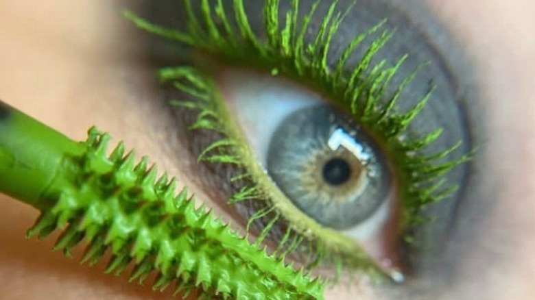 Green mascara