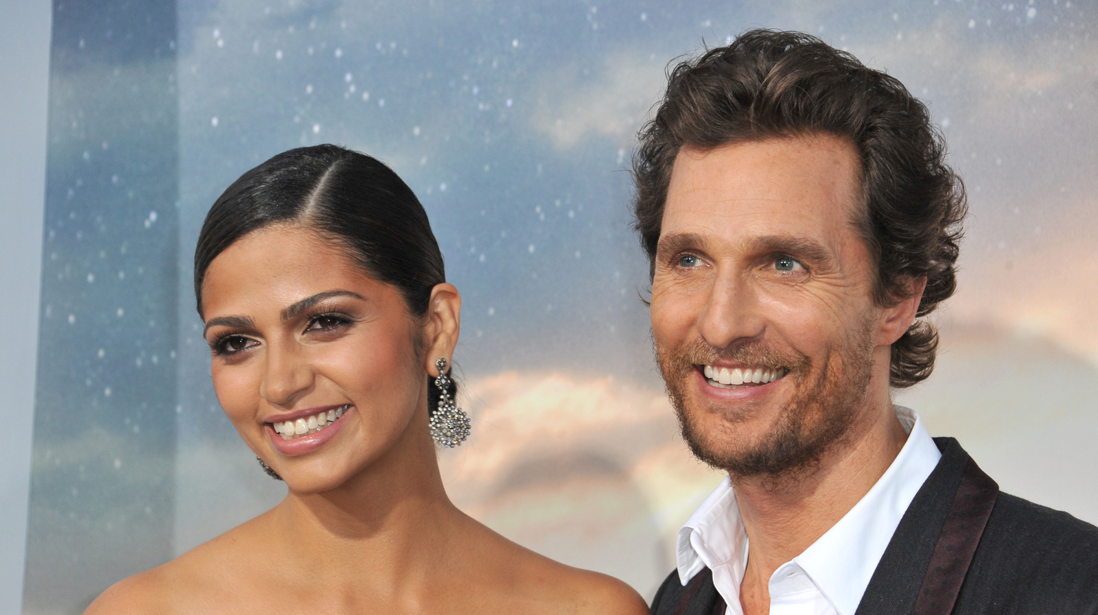 <a href="https://www.thelist.com/2085231/matthew-mcconaughey-wide-camila-side-by-side-pics-prove-shes-transformed/" target="_blank">Matthew McConaughey’s Wife Camila Has Seriously Transformed & Side-By-Side Pics Prove It</a>