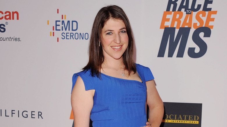 Mayim Bialik smiling at the Race to Erase MS Gala in 2010