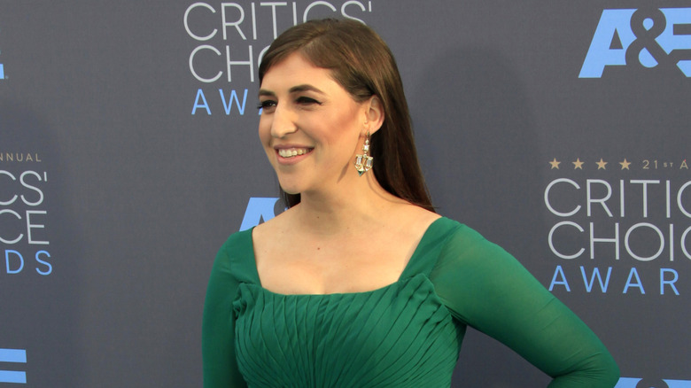 Mayim Bialik posing the Critics' Choice Awards