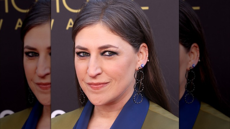 Mayim Bialik wore a blue-and-green blazer