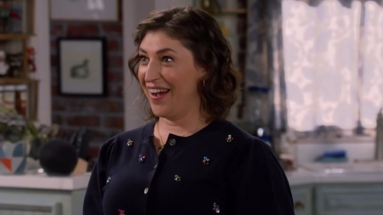 Mayim Bialik stars in the sitcom "Call Me Kat"