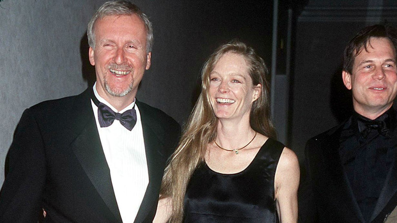 James Cameron and Suzy Amis smiling in 2000