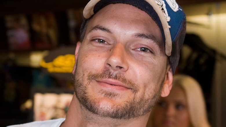 Kevin Federline with a smile