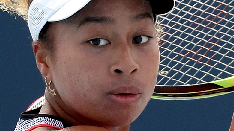 Mari Osaka playing tennis