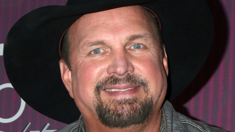 Garth Brooks on the red carpet 