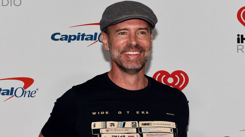 Scott Foley smiling