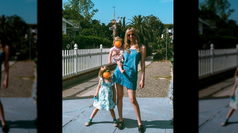 Lauren Lapkus is posing with her daughters Holly and Gigi in the picture she shared on Instagram  (2025)