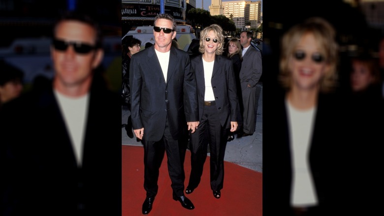 Dennis Quaid & Meg Ryan arrive at a premiere.