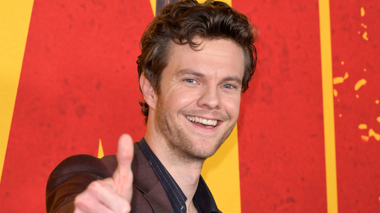 Jack Quaid smiling and giving a thumbs-up