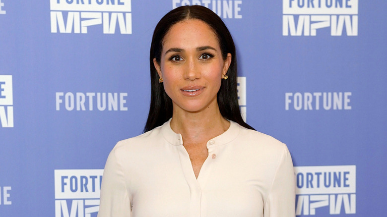 Meghan Markle posing at event