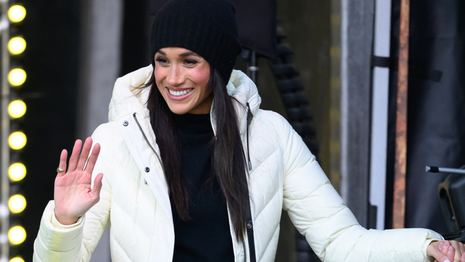 <a href="https://www.thelist.com/1803176/meghan-markle-copy-pam-anderson-cooking-show/" target="_blank">Meghan Markle Seemingly Took Cues From This Star For Her New Show (& Fans Aren’t Happy)</a>